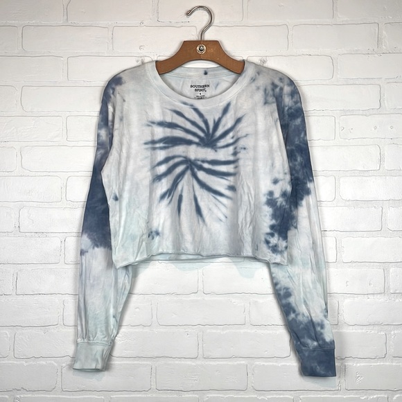 southern spirit Tops - Southern spirit blue and white tie dye cropped long sleeve tee S
